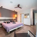 A Prestigious With 2 Swimming Pools And 1 In The South Of France Βίλα *