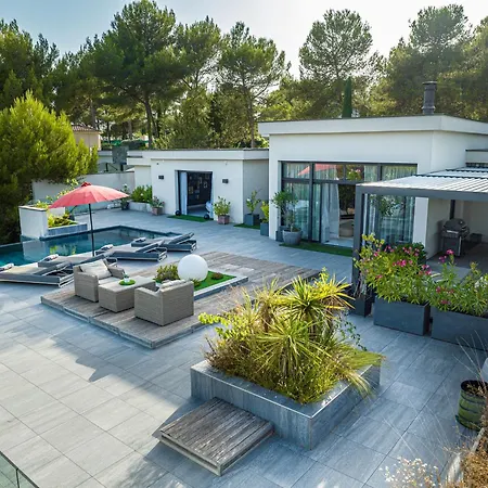A Prestigious With 2 Swimming Pools And 1 In The South Of France Vila *