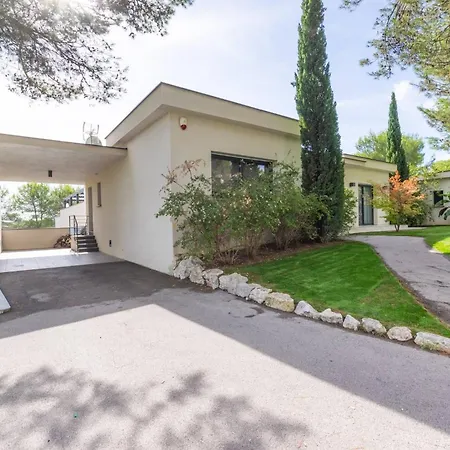 A Prestigious With 2 Swimming Pools And 1 In The South Of France