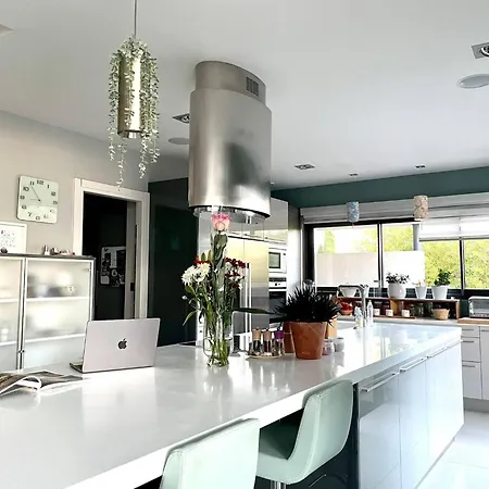 A Prestigious With 2 Swimming Pools And 1 In The South Of France Vila *