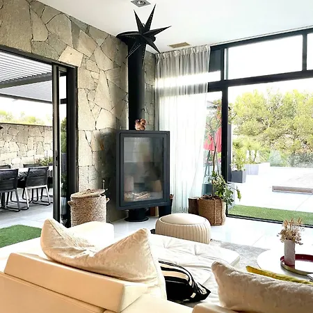 Vila A Prestigious With 2 Swimming Pools And 1 In The South Of France *