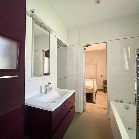 Vila A Prestigious With 2 Swimming Pools And 1 In The South Of France *