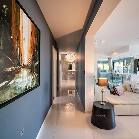 A Prestigious With 2 Swimming Pools And 1 In The South Of France