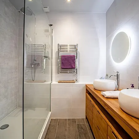 A Prestigious With 2 Swimming Pools And 1 In The South Of France