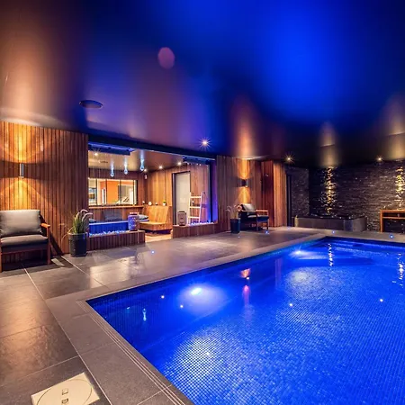 A Prestigious With 2 Swimming Pools And 1 In The South Of France Vila *