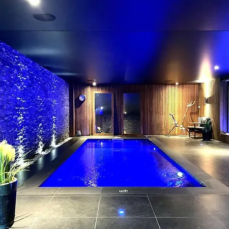 Vila A Prestigious With 2 Swimming Pools And 1 In The South Of France *