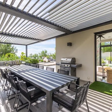 A Prestigious With 2 Swimming Pools And 1 In The South Of France Vila