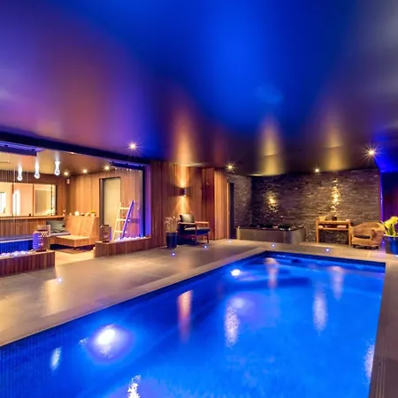Vila A Prestigious With 2 Swimming Pools And 1 In The South Of France