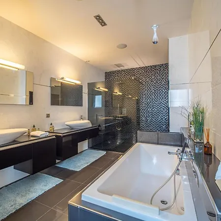 Vila A Prestigious With 2 Swimming Pools And 1 In The South Of France Saint-Gely-du-Fesc