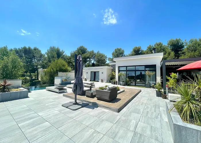 Villa A Prestigious With 2 Swimming Pools And 1 In The South Of France