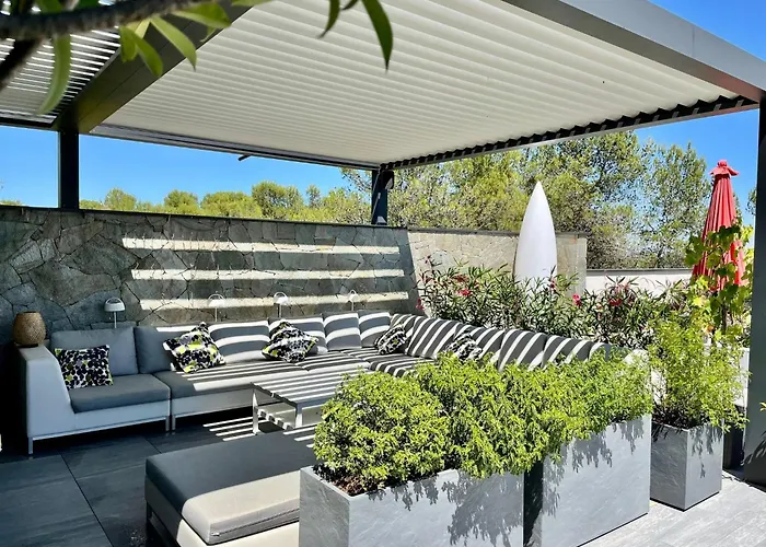 Villa A Prestigious With 2 Swimming Pools And 1 In The South Of France