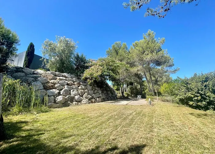 A Prestigious With 2 Swimming Pools And 1 In The South Of France Villa *