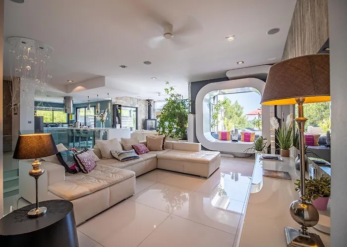 A Prestigious With 2 Swimming Pools And 1 In The South Of France