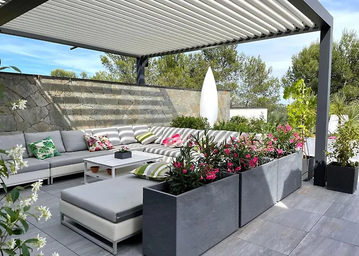 A Prestigious With 2 Swimming Pools And 1 In The South Of France *