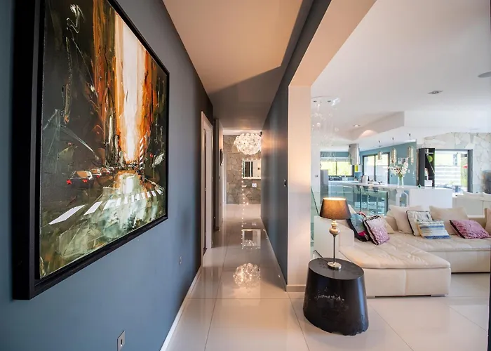 A Prestigious With 2 Swimming Pools And 1 In The South Of France