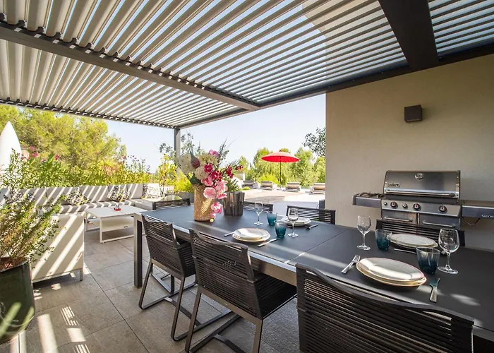 A Prestigious With 2 Swimming Pools And 1 In The South Of France Villa *
