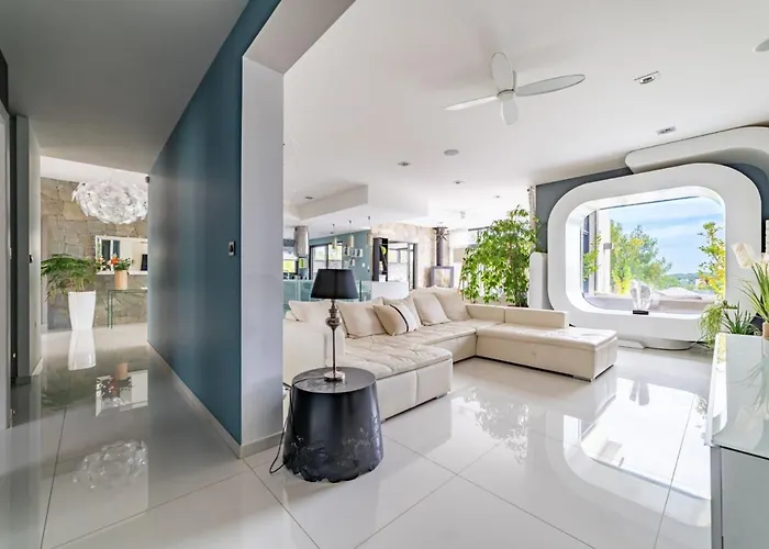 A Prestigious With 2 Swimming Pools And 1 In The South Of France * Saint-Gely-du-Fesc