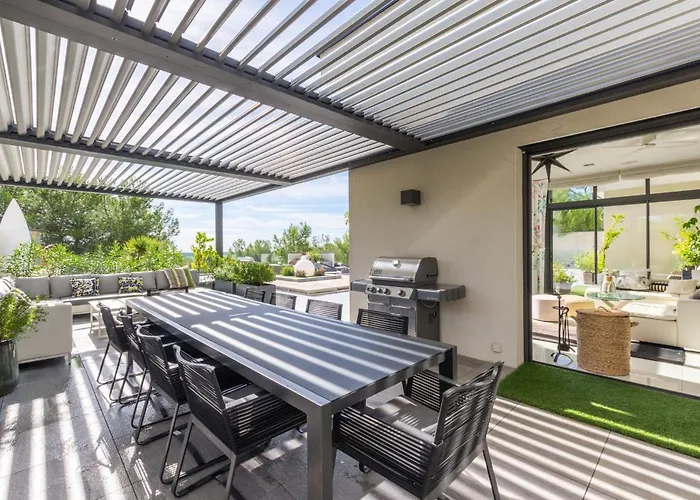A Prestigious With 2 Swimming Pools And 1 In The South Of France Villa
