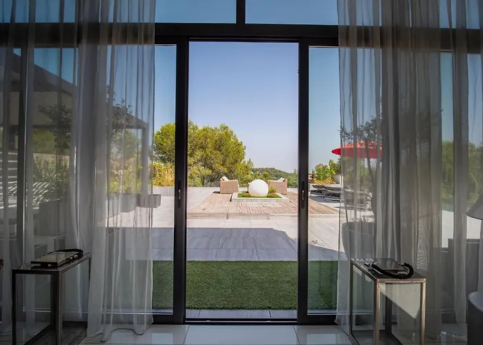 A Prestigious With 2 Swimming Pools And 1 In The South Of France *