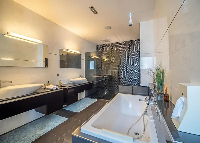 Villa A Prestigious With 2 Swimming Pools And 1 In The South Of France Saint-Gely-du-Fesc